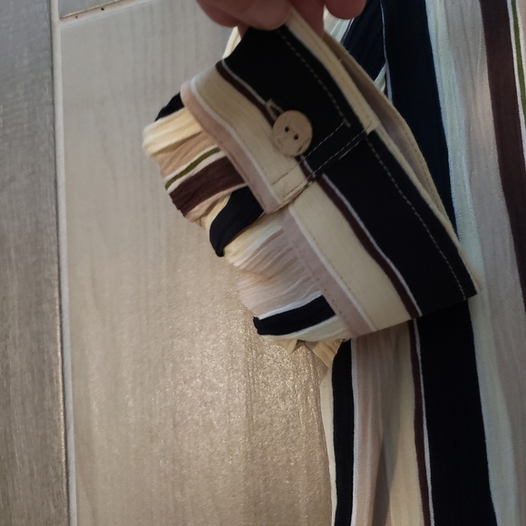 Striped button top - Picture 2 of 6